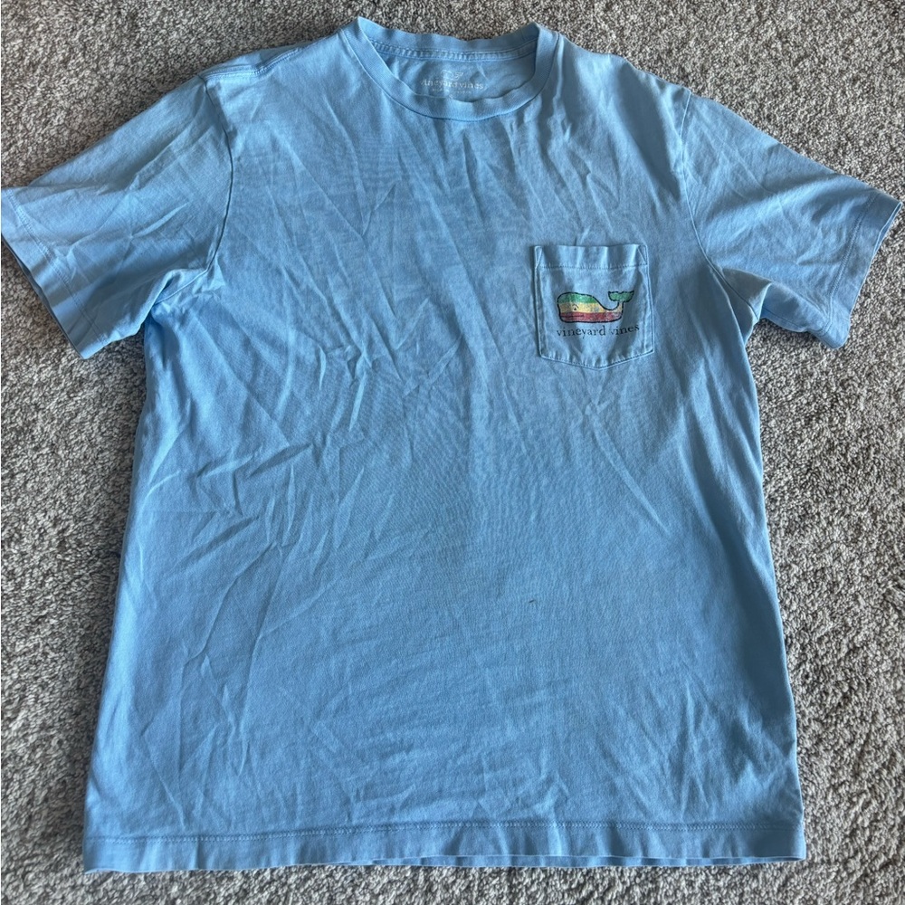 Vinyard Vines Men’s T shirt.